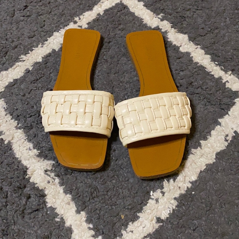 Flat mules